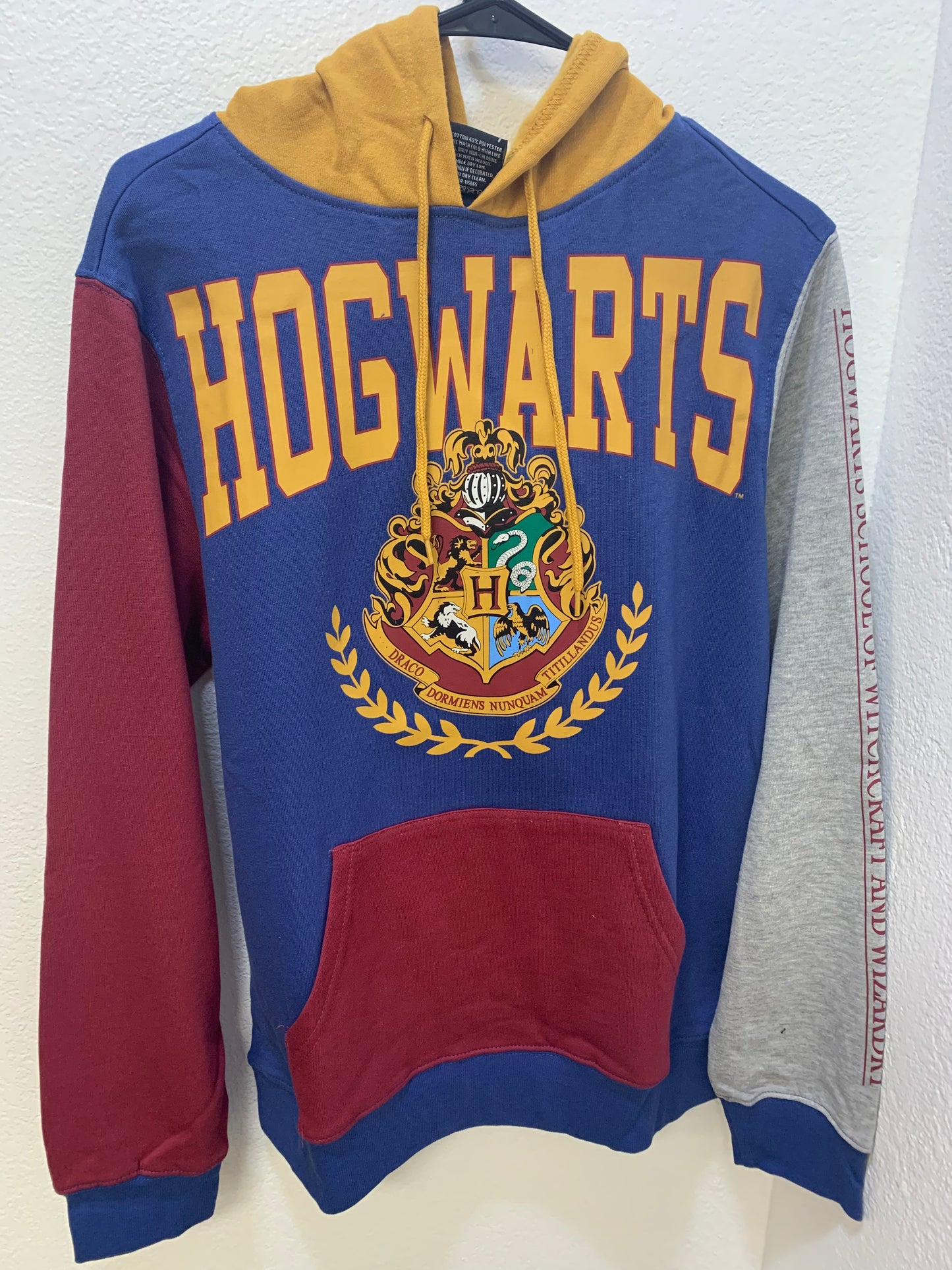 HARRY POTTER - Hogwarts Crest Hoodie