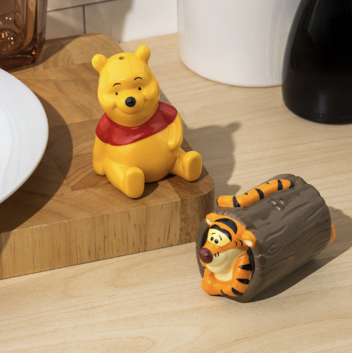 WINNIE THE POOH - Winnie the Pooh Salt & Pepper Shakers